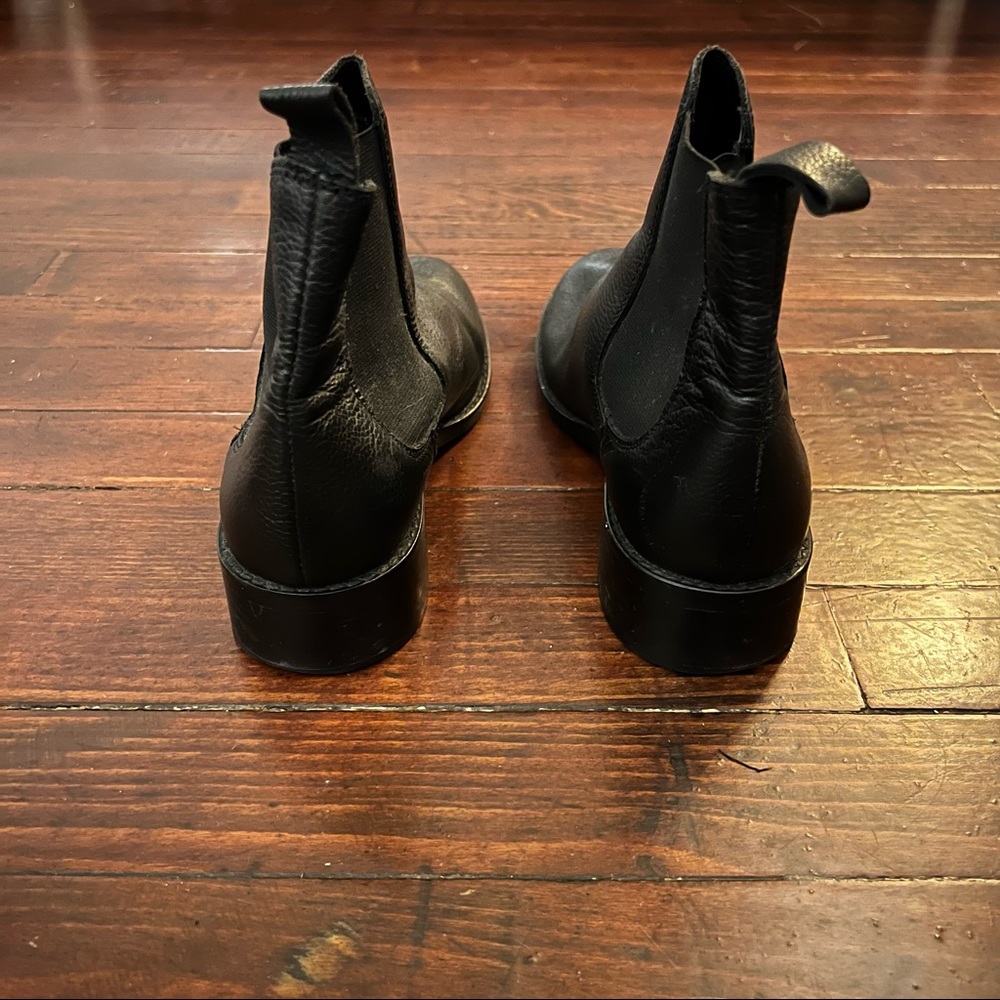 Chelsea Boots - Picture 4 of 7